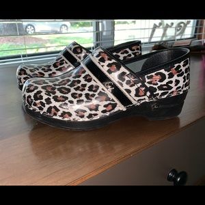 Koi by sanita medical clogs
